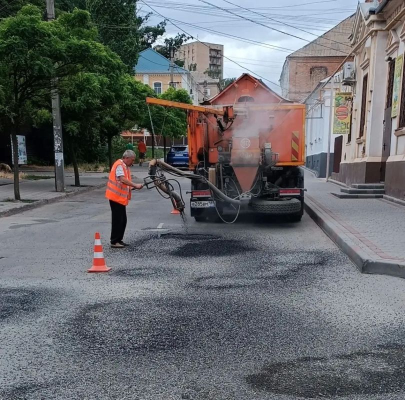 Ямочный ремонт дорог продолжается в Запорожской области Ямочный ремонт дорог продолжается в Запорожской области