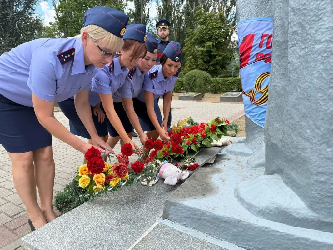 В Мелитополе сотрудники ведомства почтили память погибших детей В Мелитополе сотрудники ведомства почтили память погибших детей