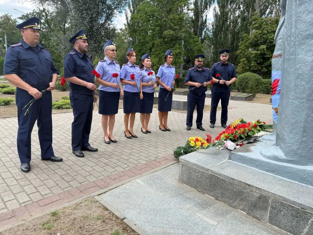 В Мелитополе сотрудники ведомства почтили память погибших детей В Мелитополе сотрудники ведомства почтили память погибших детей