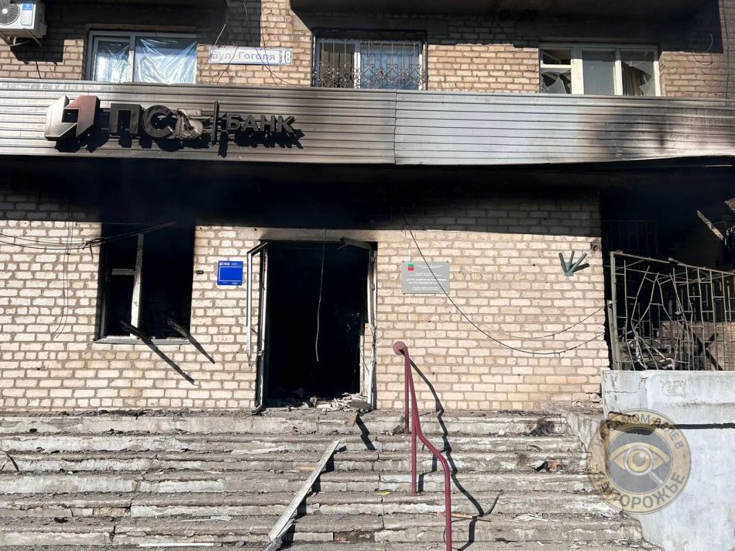 В ночное время украинские националисты совершили очередную атаку по городу Каменка-Днепровская В ночное время украинские националисты совершили очередную атаку по городу Каменка-Днепровская