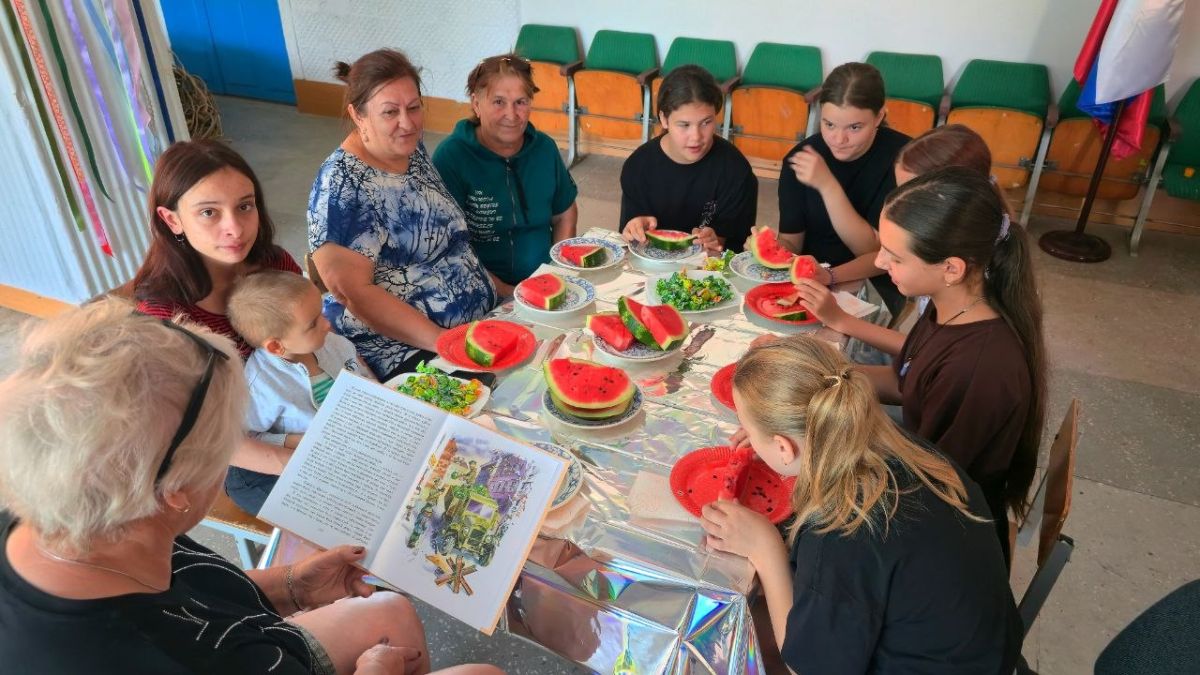 Посиделки в арбузном стиле прошли в Надеждинском Доме культуре совместно с Надеждинской сельской библиотекой Посиделки в арбузном стиле прошли в Надеждинском Доме культуре совместно с Надеждинской сельской библиотекой