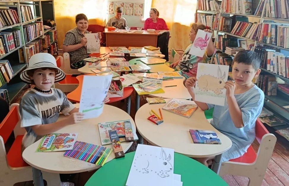В Шелюговской библиотеке прошла игровая программа для детей «Друзья кролика Питера» В Шелюговской библиотеке прошла игровая программа для детей «Друзья кролика Питера»