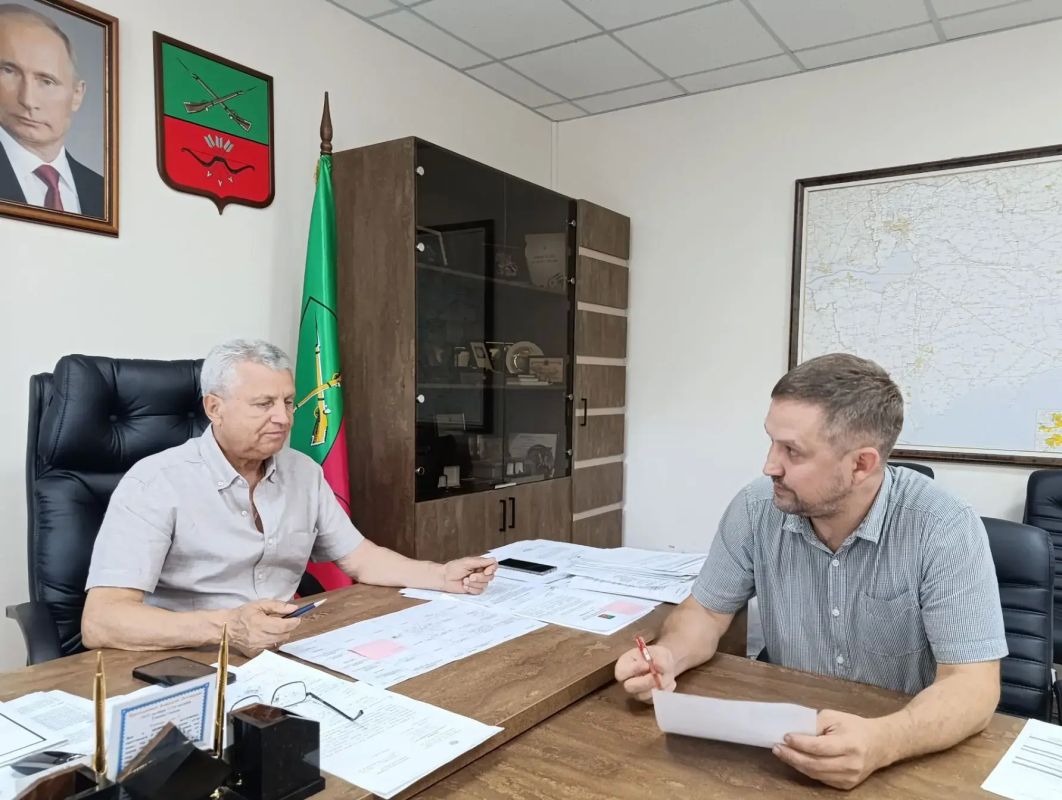 Виктор Емельяненко: Состоялась рабочая встреча с директором отдела развития розничного бизнеса банка ВТБ в Мелитополе Ильёй Крахмаловым Виктор Емельяненко: Состоялась рабочая встреча с директором отдела развития розничного бизнеса банка ВТБ в Мелитополе Ильёй Крахмаловым