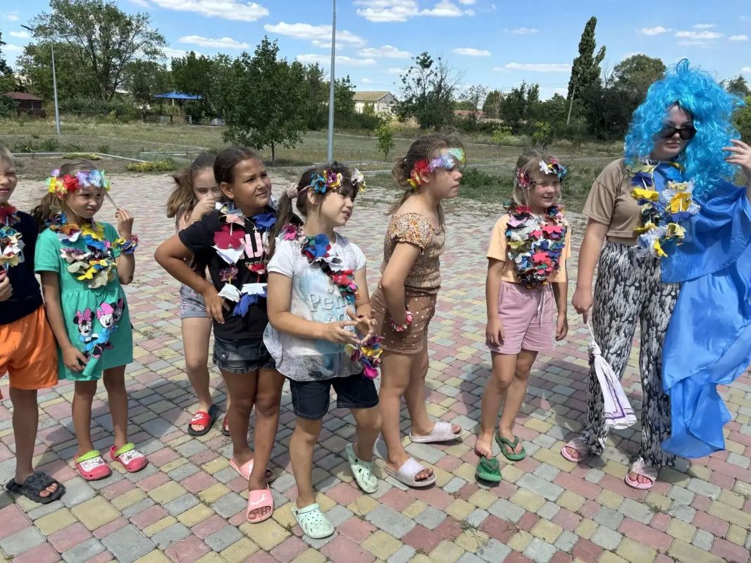 Международный День Дружбы отметили в Детских объединенных кружках Акимовского муниципального округа Международный День Дружбы отметили в Детских объединенных кружках Акимовского муниципального округа