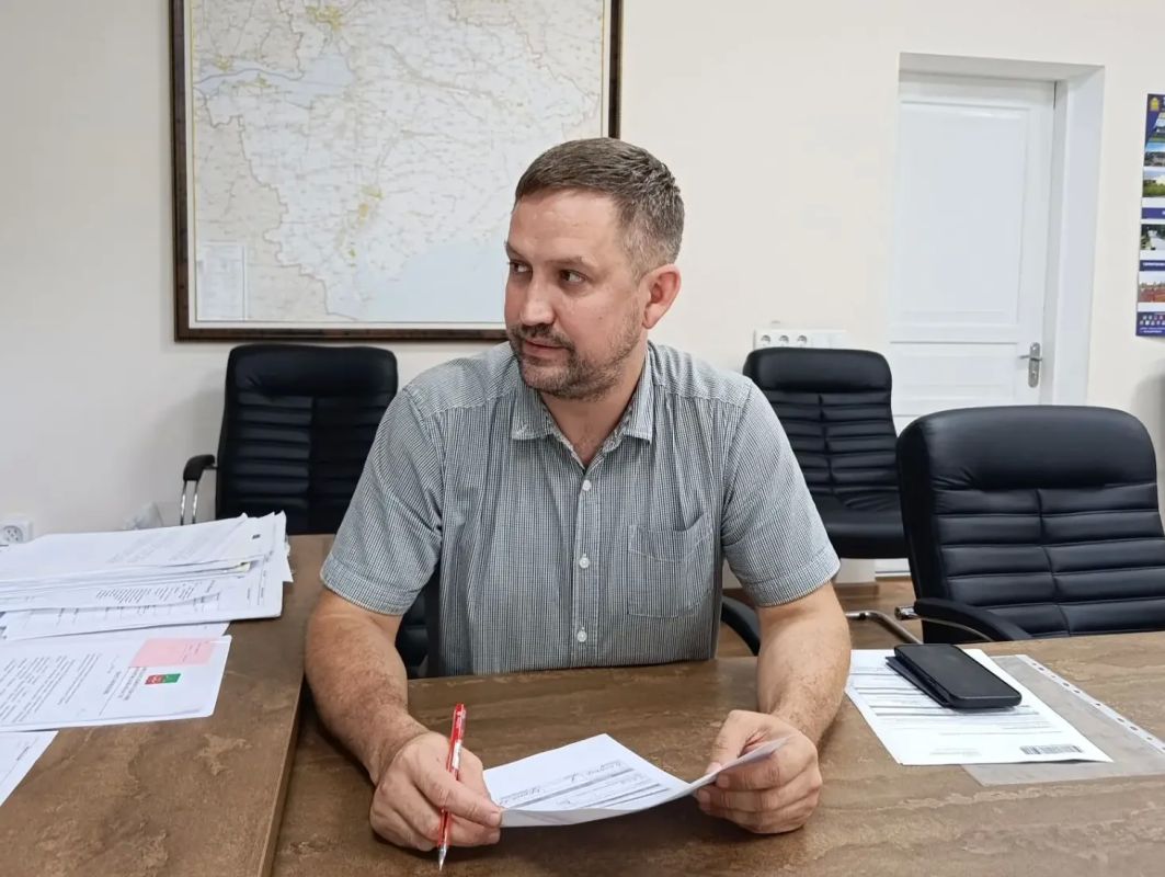 Виктор Емельяненко: Состоялась рабочая встреча с директором отдела развития розничного бизнеса банка ВТБ в Мелитополе Ильёй Крахмаловым Виктор Емельяненко: Состоялась рабочая встреча с директором отдела развития розничного бизнеса банка ВТБ в Мелитополе Ильёй Крахмаловым