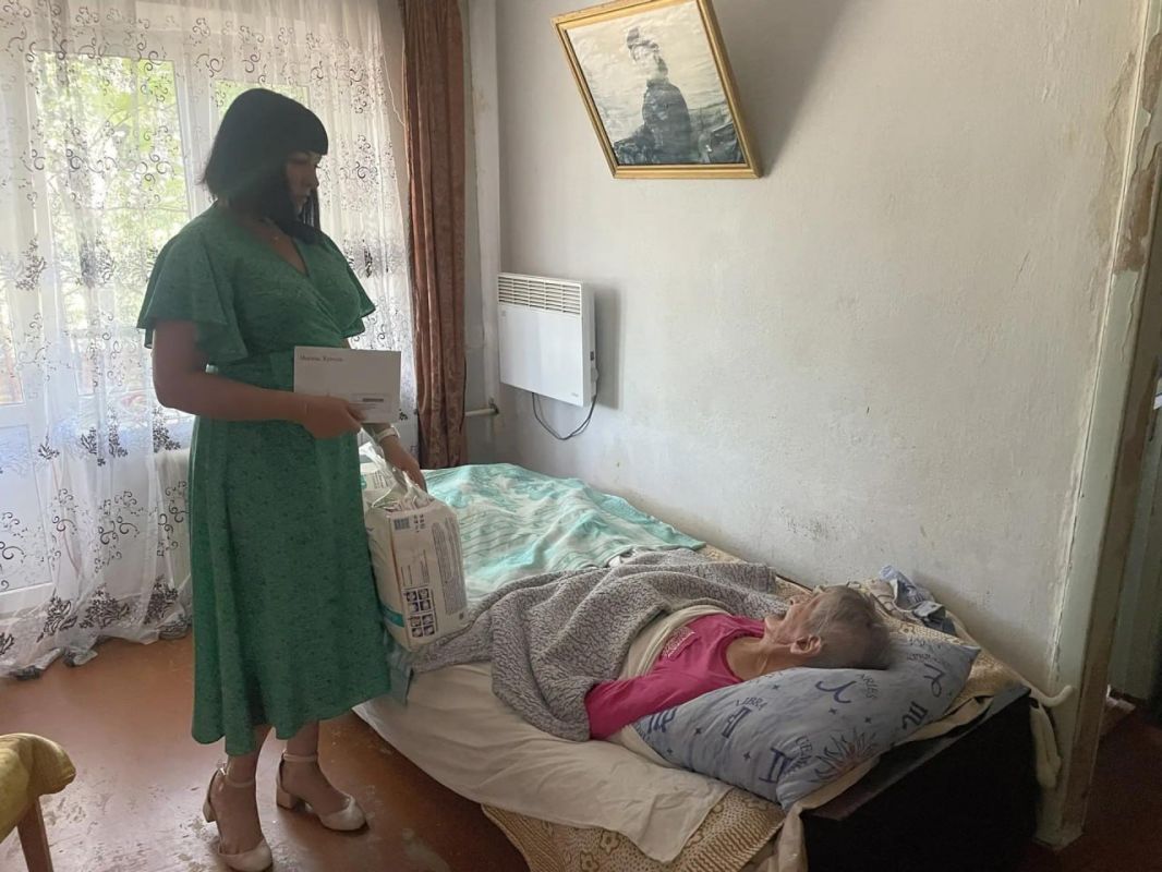 Долгожительнице Токмакского муниципального округа вручили поздравление из Кремля Долгожительнице Токмакского муниципального округа вручили поздравление из Кремля
