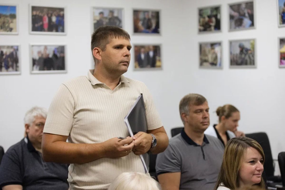 Евгений Балицкий: С рабочим визитом Запорожскую область посетил заместитель министра строительства и жилищно-коммунального хозяйства Российской Федерации Алмаз Шаукатович Хусаинов Евгений Балицкий: С рабочим визитом Запорожскую область посетил заместитель министра строительства и жилищно-коммунального хозяйства Российской Федерации Алмаз Шаукатович Хусаинов