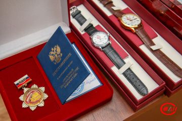 Сегодня, 31 июля, работники Донецкого, Луганского, Мелитополь-Херсонского филиалов и центрального аппарата ФГУП «Железные дороги Новороссии» принимали поздравления с Днем железнодорожника и получали заслуженные награды