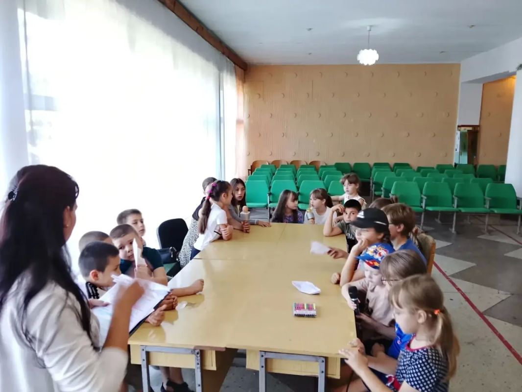 Хочу быть звездой!. Отправляясь в Петровский сельский клуб на очередную развлекательную программу, местная ребятня даже не догадывалась, какой весёлый творческий вызов им приготовили сотрудники учреждения культуры! Все... Хочу быть звездой!. Отправляясь в Петровский сельский клуб на очередную развлекательную программу, местная ребятня даже не догадывалась, какой весёлый творческий вызов им приготовили сотрудники учреждения культуры! Все...