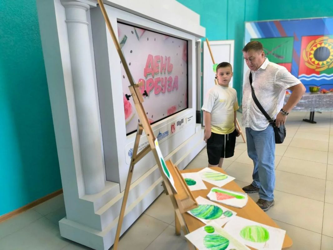 Праздник сладости и веселья: в детских объединенных кружках отметили День арбуза Праздник сладости и веселья: в детских объединенных кружках отметили День арбуза