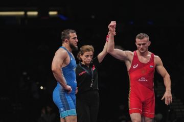 Спортсмен Запорожской области Азамат Хадзарагов завоевал серебро на Чемпионате России по вольной борьбе