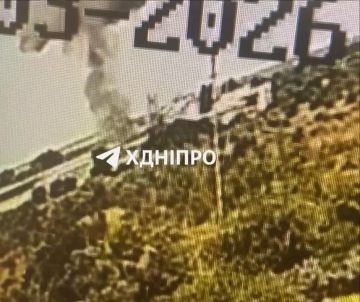 В Днепре после прилета горят склады ВСУ