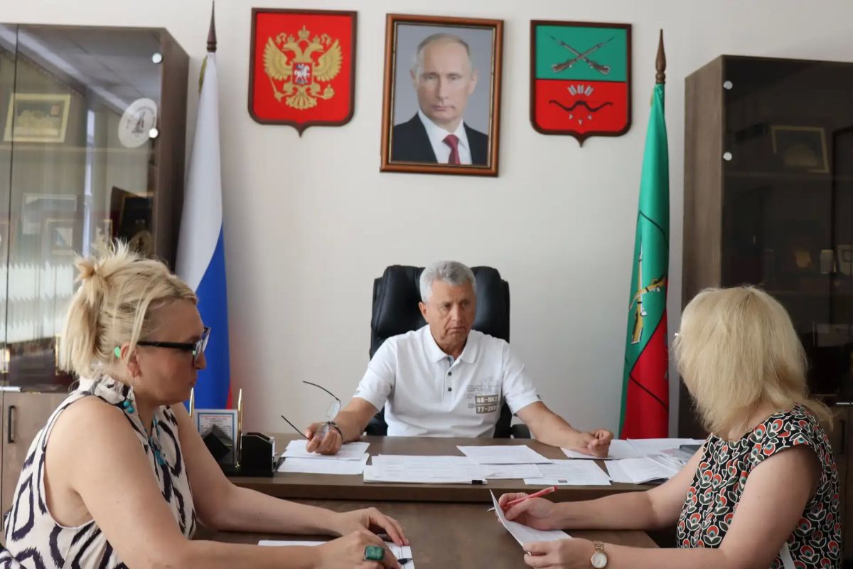 Виктор Емельяненко: Провел рабочую встречу с Председателем Счетной палаты Запорожской области Юлией Лавданской Виктор Емельяненко: Провел рабочую встречу с Председателем Счетной палаты Запорожской области Юлией Лавданской