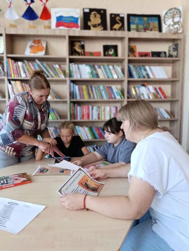 Чернозёмненская сельская библиотека МКУ "Акимовская ЦКС" на протяжении всего лета проводит увлекательные мероприятия для детей объединённого кружка Чернозёмненская сельская библиотека МКУ "Акимовская ЦКС" на протяжении всего лета проводит увлекательные мероприятия для детей объединённого кружка
