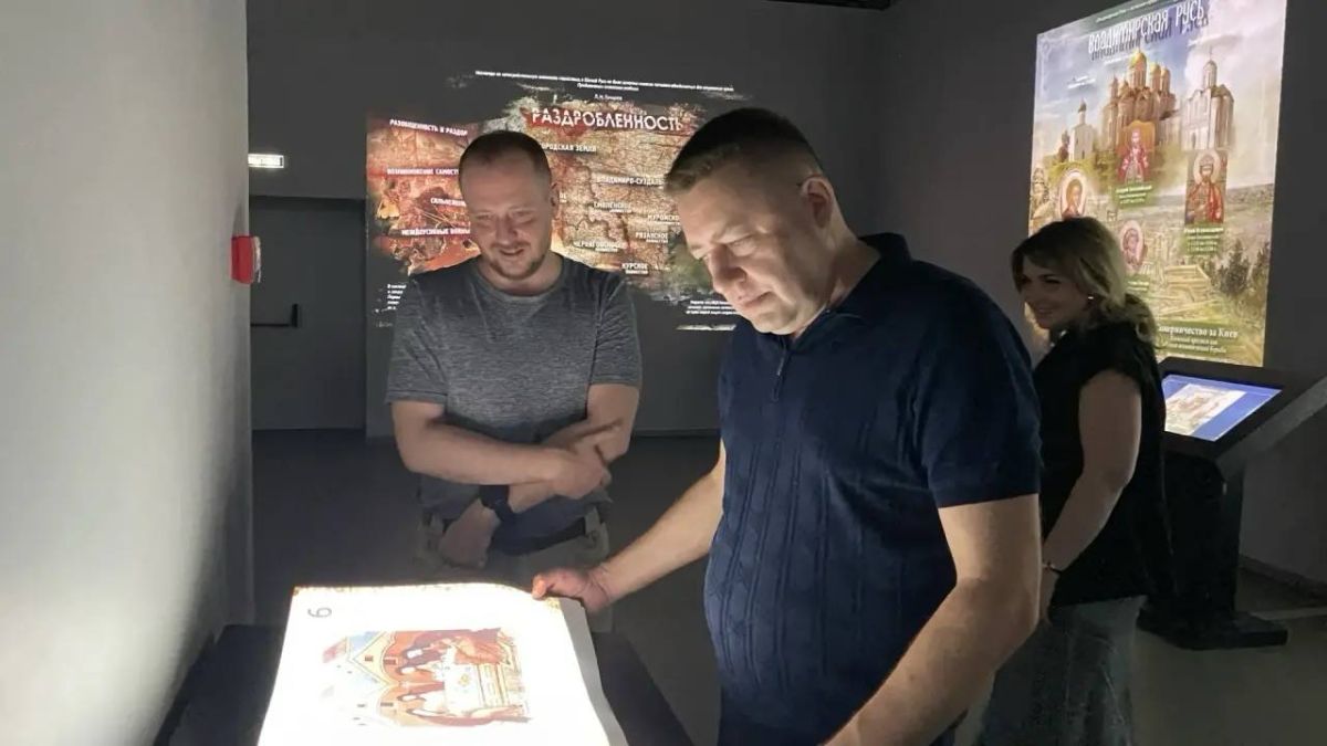 Вместе с советником Губернатора Запорожской области Игорем Ткаченко посетил с рабочим визитом Мультимедийный исторический парк «Россия — Моя история» в Мелитополе Вместе с советником Губернатора Запорожской области Игорем Ткаченко посетил с рабочим визитом Мультимедийный исторический парк «Россия — Моя история» в Мелитополе