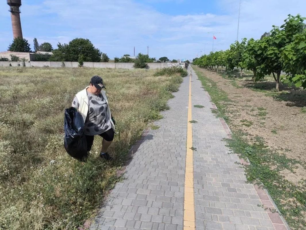 В Кирилловке продолжаются работы по поддержанию порядка в общественных местах В Кирилловке продолжаются работы по поддержанию порядка в общественных местах