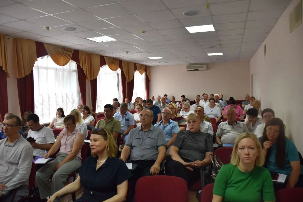 Руководитель департамента ветеринарии Краснодарского края Роман Кривонос выступил на курсах повышения квалификации по эпизоотическому благополучию для ветеринарных специалистов из субъектов РФ Руководитель департамента ветеринарии Краснодарского края Роман Кривонос выступил на курсах повышения квалификации по эпизоотическому благополучию для ветеринарных специалистов из субъектов РФ