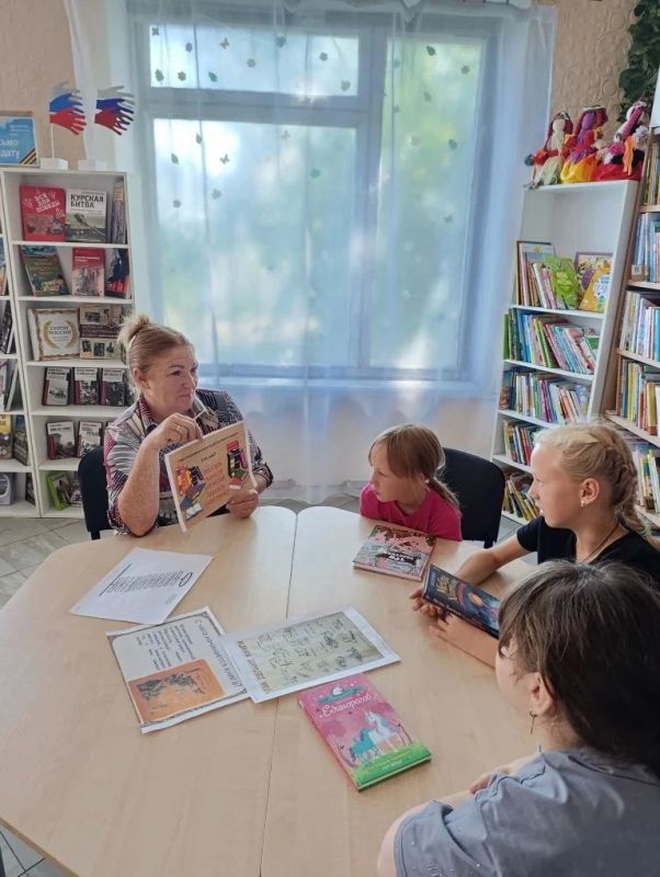 Чернозёмненская сельская библиотека МКУ "Акимовская ЦКС" на протяжении всего лета проводит увлекательные мероприятия для детей объединённого кружка Чернозёмненская сельская библиотека МКУ "Акимовская ЦКС" на протяжении всего лета проводит увлекательные мероприятия для детей объединённого кружка