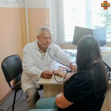 «Нужно быть там, где в тебе нуждаются»: земский доктор из Крыма — о переезде в Приазовское, работе в зоне СВО и сельских пациентах