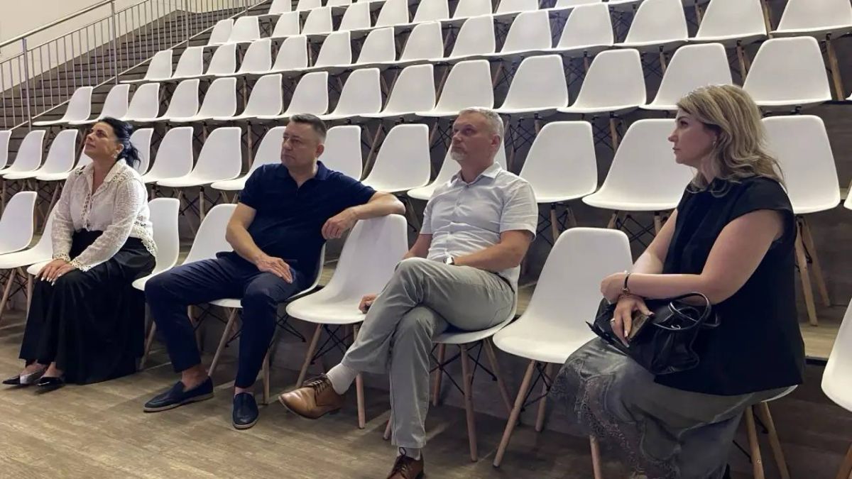 Вместе с советником Губернатора Запорожской области Игорем Ткаченко посетил с рабочим визитом Мультимедийный исторический парк «Россия — Моя история» в Мелитополе Вместе с советником Губернатора Запорожской области Игорем Ткаченко посетил с рабочим визитом Мультимедийный исторический парк «Россия — Моя история» в Мелитополе