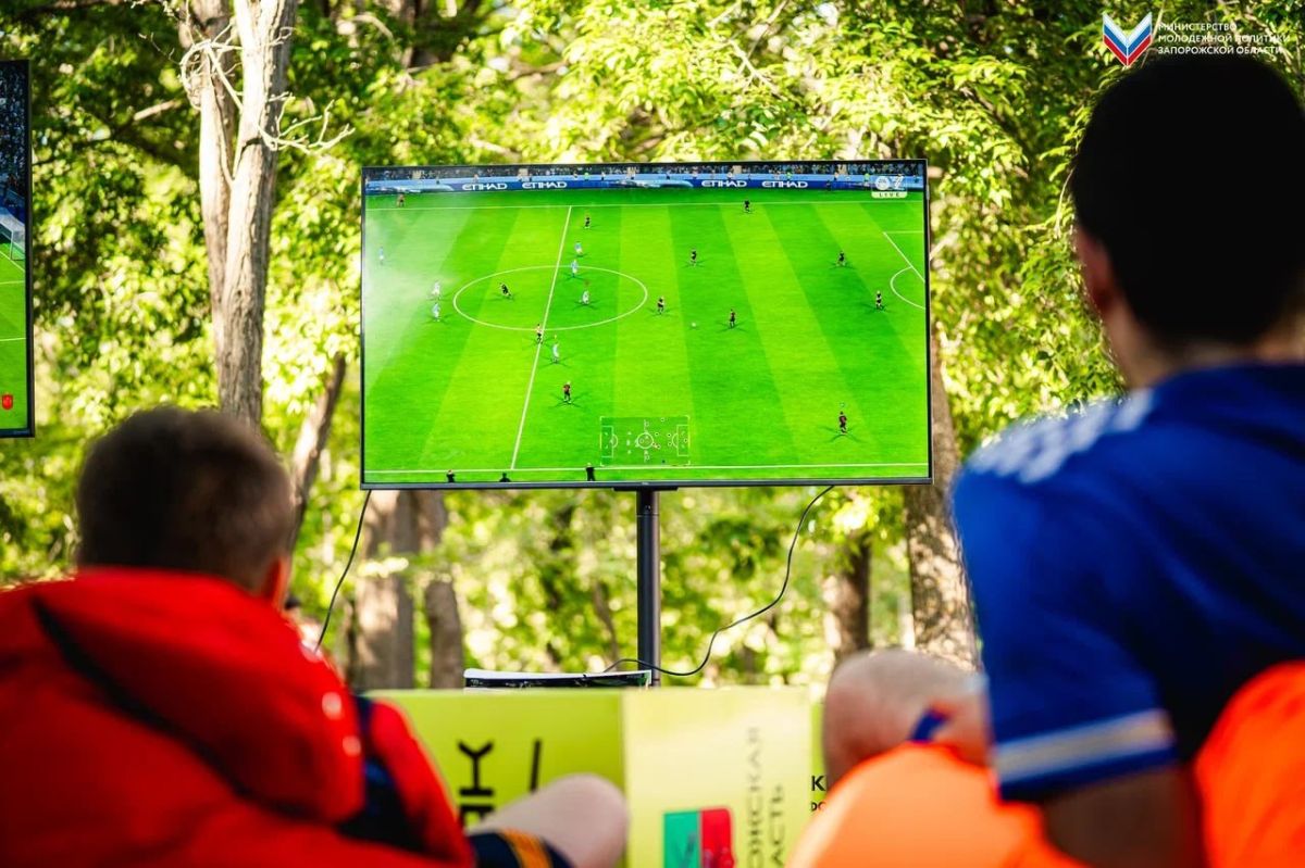 8 команд, 3 победителя и 1 общее увлечение 8 команд, 3 победителя и 1 общее увлечение