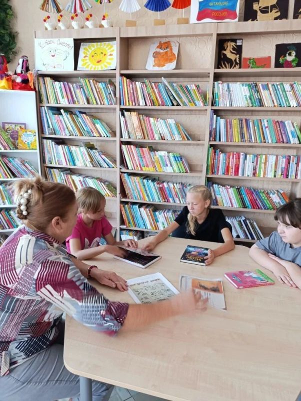Чернозёмненская сельская библиотека МКУ "Акимовская ЦКС" на протяжении всего лета проводит увлекательные мероприятия для детей объединённого кружка Чернозёмненская сельская библиотека МКУ "Акимовская ЦКС" на протяжении всего лета проводит увлекательные мероприятия для детей объединённого кружка
