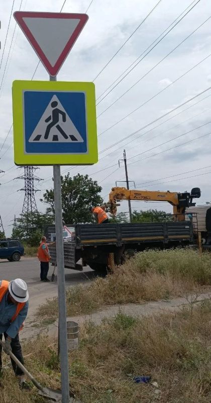 Продолжаем работы по установке и обслуживанию дорожных знаков в регионе Продолжаем работы по установке и обслуживанию дорожных знаков в регионе