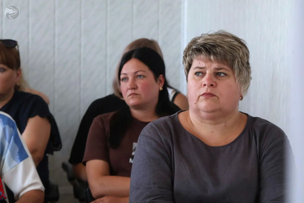 Лекторы Общества «Знание» и депутат Законодательного Собрания Запорожской области от Единой России провели практическую встречу, где разобрали самые жизненные вопросы — от безопасности до социальных выплат Лекторы Общества «Знание» и депутат Законодательного Собрания Запорожской области от Единой России провели практическую встречу, где разобрали самые жизненные вопросы — от безопасности до социальных выплат