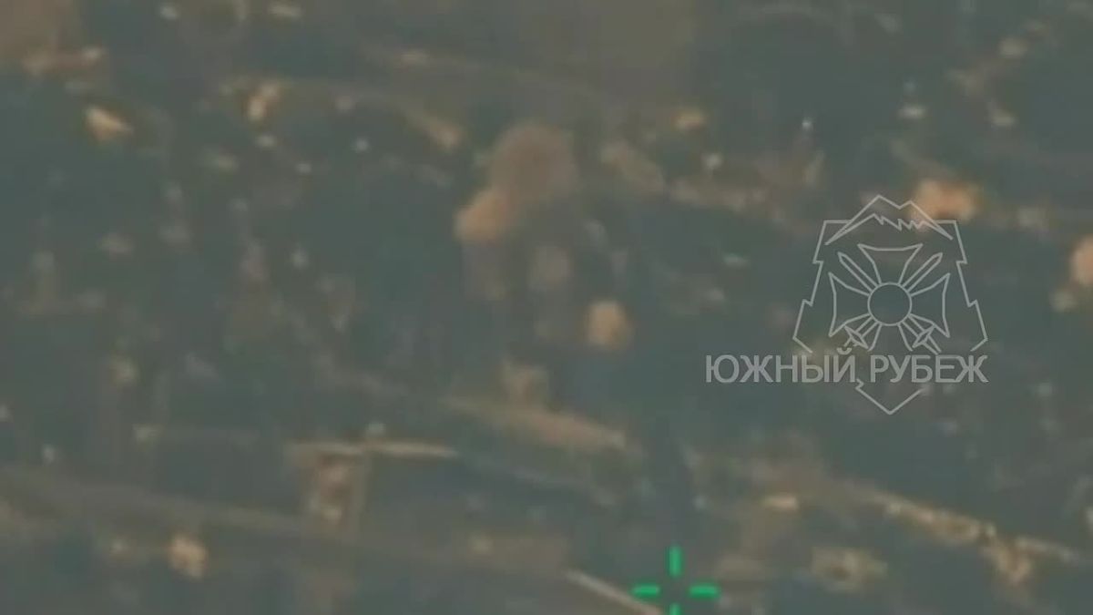 Расчёты артиллерии Южной группировки войск с применением РСЗО «Торнадо-С» в н.п. Славянск уничтожили два пункта временной дислокации ВСУ и более 30 военнослужащих противника