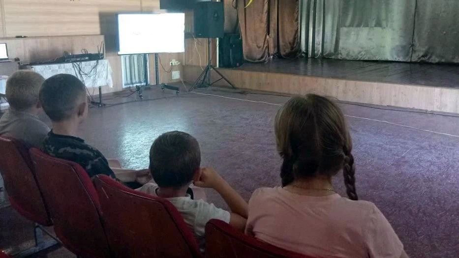 Марьяновская библиотека отметила Международный день светофора Марьяновская библиотека отметила Международный день светофора