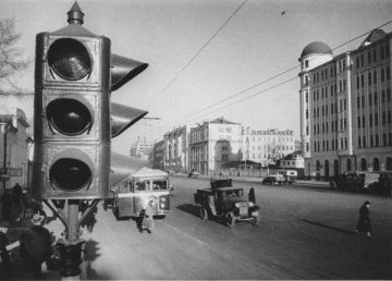Сегодня, 5 августа, свой профессиональный праздник отмечает главный помощник всех водителей и пешеходов — светофор!