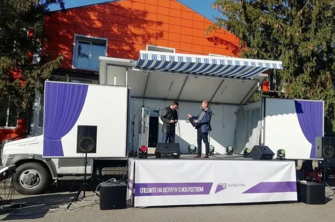Культура под прицелом: ВСУ нанесли удар по автоклубу в Михайловке