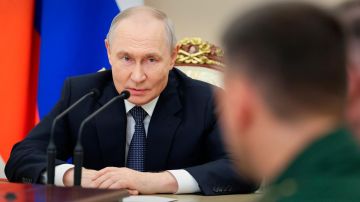 Владимир Рогов: Семь из десяти россиян (72,3%) доверяют Владимиру Путину, 65,9% респондентов одобряют его работу на посту главы государства, следует из нового опроса ВЦИОМ