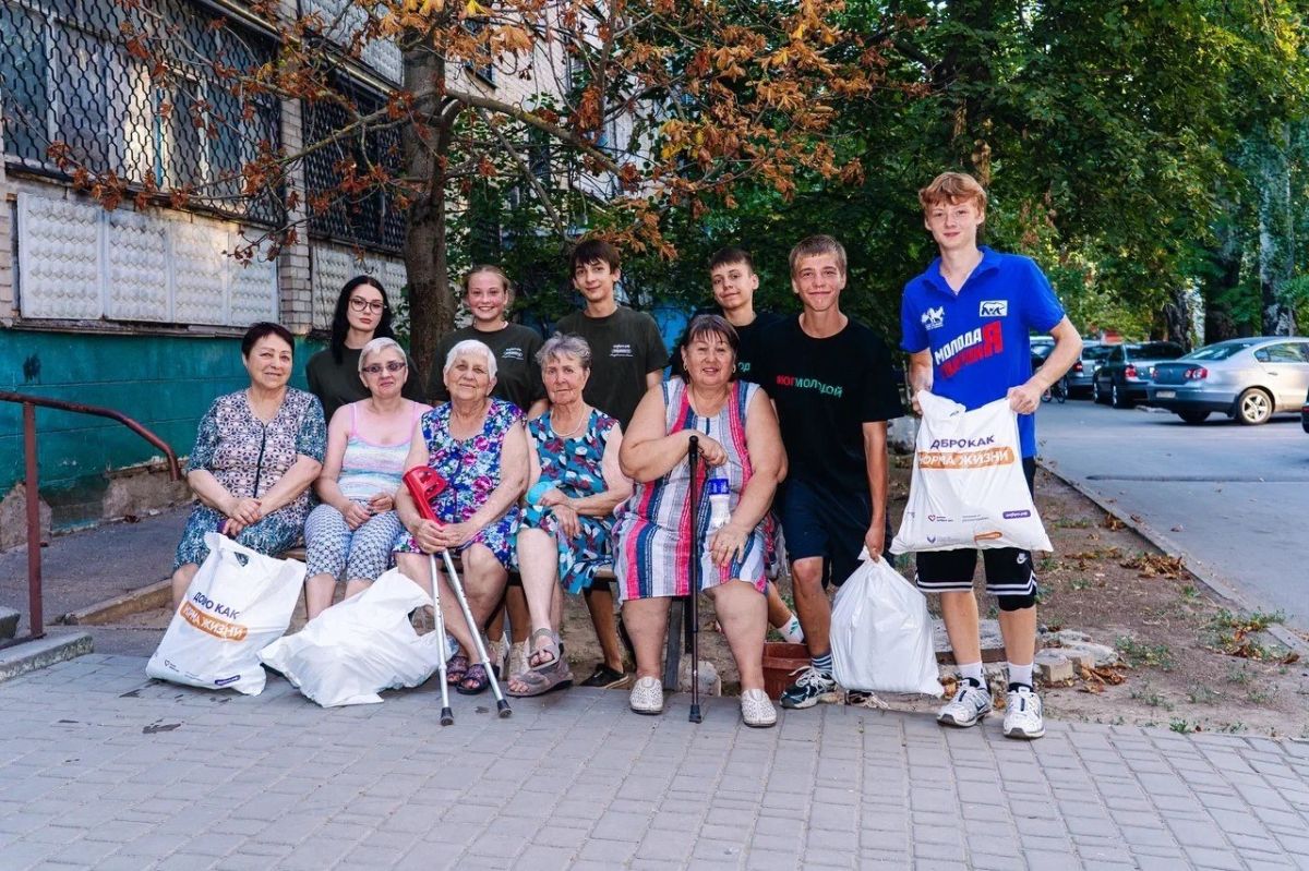 Волонтёры #МЫВМЕСТЕ помогают жителям Мелитополя Волонтёры #МЫВМЕСТЕ помогают жителям Мелитополя