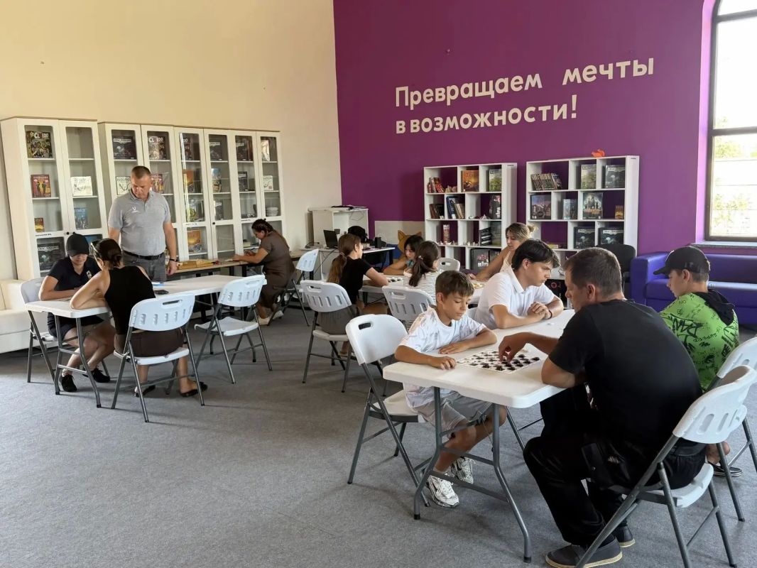 6 августа на базе молодёжного ресурсного Центра г. Приморск состоялся маленький праздник спорта, здоровья и позитивного настроения 6 августа на базе молодёжного ресурсного Центра г. Приморск состоялся маленький праздник спорта, здоровья и позитивного настроения