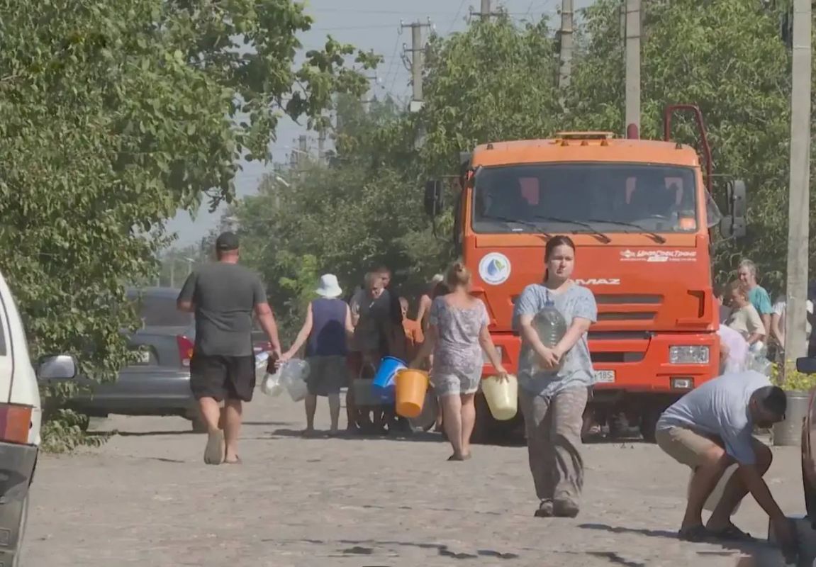 Евгений Балицкий: В связи с временным ограничением водоснабжения на территории региона продолжаются системные меры по обеспечению граждан питьевой водой Евгений Балицкий: В связи с временным ограничением водоснабжения на территории региона продолжаются системные меры по обеспечению граждан питьевой водой