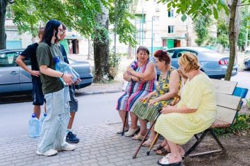 Волонтёры #МЫВМЕСТЕ помогают жителям Мелитополя