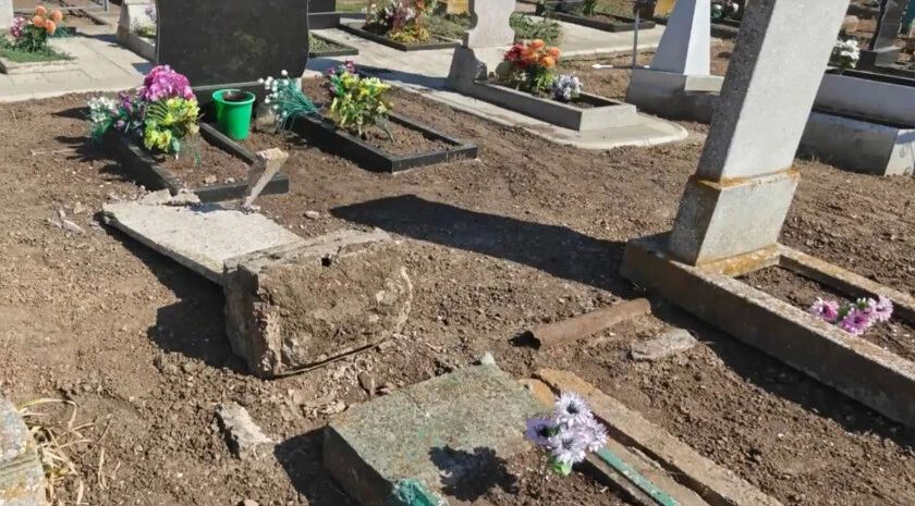 В Мелитопольском районе вандалы разрушили 18 захоронений