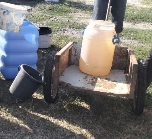 Администрация Приморского муниципального округа совместно с МБУ "Парки и скверы" оказывают поддержку населению в условиях временных перебоев с водоснабжением Администрация Приморского муниципального округа совместно с МБУ "Парки и скверы" оказывают поддержку населению в условиях временных перебоев с водоснабжением