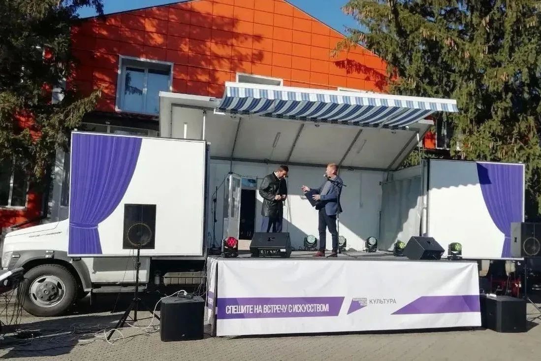 Культура под прицелом: ВСУ нанесли удар по автоклубу в Михайловке