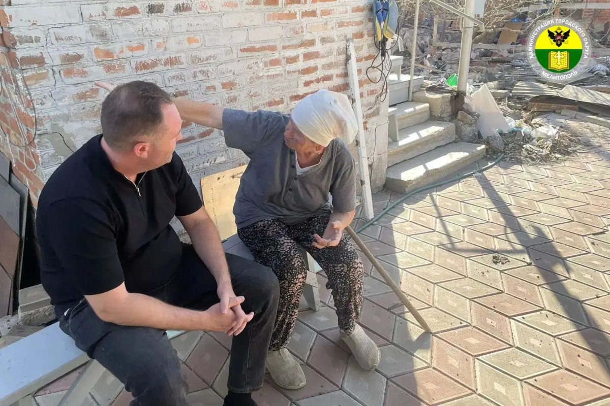 Предприниматели рынков Мелитополя передали гуманитарную помощь в Токмак Предприниматели рынков Мелитополя передали гуманитарную помощь в Токмак