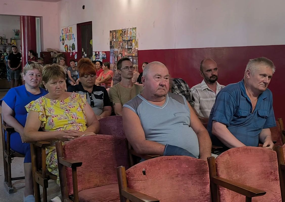 Провел рабочую встречу с жителями сел Атманай, Соленое и Новое Провел рабочую встречу с жителями сел Атманай, Соленое и Новое