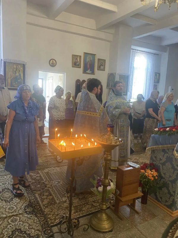 Духовная радость Таврийского: как прошел престольный праздник в честь Смоленской иконы Божией Матери Духовная радость Таврийского: как прошел престольный праздник в честь Смоленской иконы Божией Матери