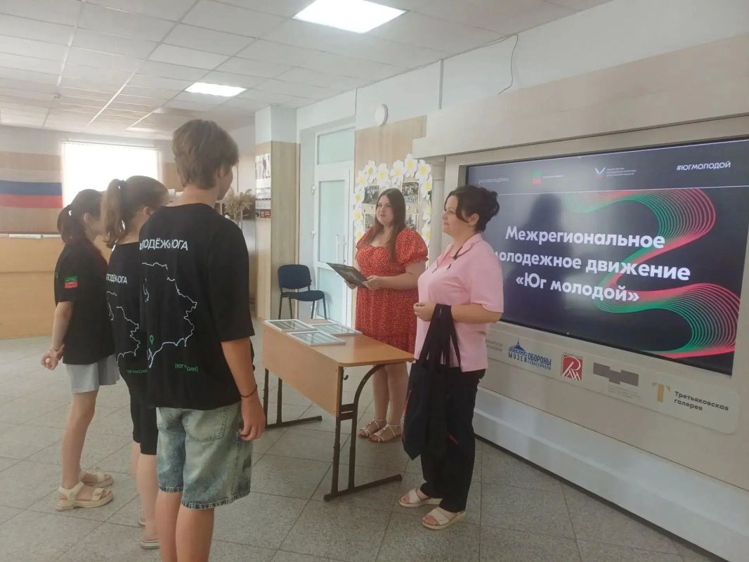 Поздравляем „Юг Молодой“!. В Пологовском Районном доме культуры состоялось торжественное награждение активистов межрегионального молодёжного движения «Юг Молодой»! В честь дня рождения движения наши самые активные ребята... Поздравляем „Юг Молодой“!. В Пологовском Районном доме культуры состоялось торжественное награждение активистов межрегионального молодёжного движения «Юг Молодой»! В честь дня рождения движения наши самые активные ребята...