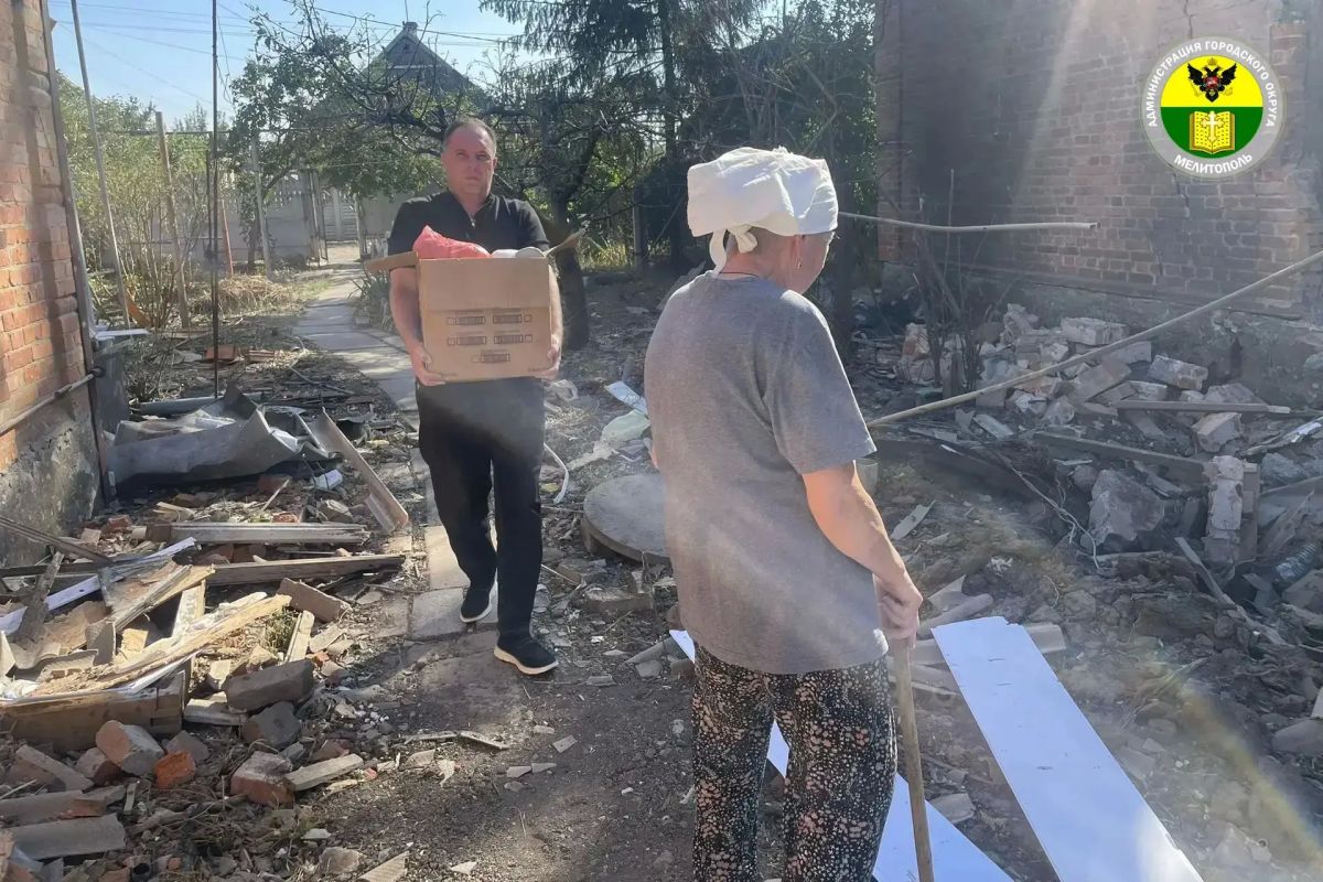 Предприниматели рынков Мелитополя передали гуманитарную помощь в Токмак Предприниматели рынков Мелитополя передали гуманитарную помощь в Токмак