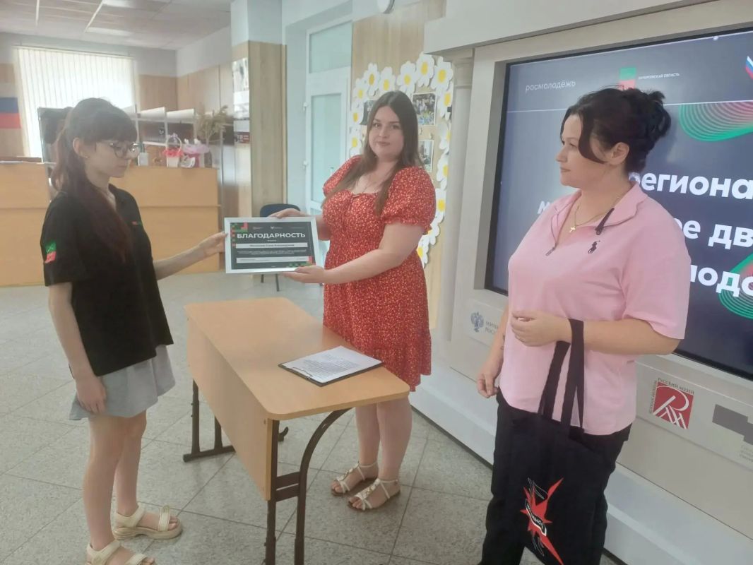 Поздравляем „Юг Молодой“!. В Пологовском Районном доме культуры состоялось торжественное награждение активистов межрегионального молодёжного движения «Юг Молодой»! В честь дня рождения движения наши самые активные ребята... Поздравляем „Юг Молодой“!. В Пологовском Районном доме культуры состоялось торжественное награждение активистов межрегионального молодёжного движения «Юг Молодой»! В честь дня рождения движения наши самые активные ребята...