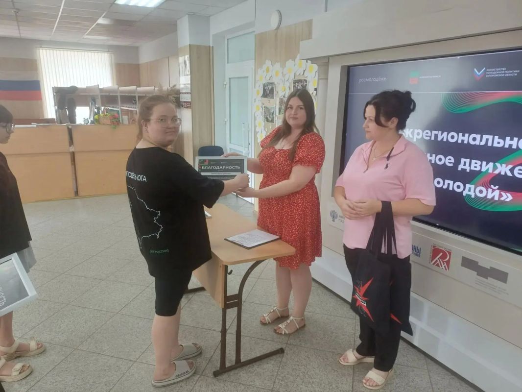 Поздравляем „Юг Молодой“!. В Пологовском Районном доме культуры состоялось торжественное награждение активистов межрегионального молодёжного движения «Юг Молодой»! В честь дня рождения движения наши самые активные ребята... Поздравляем „Юг Молодой“!. В Пологовском Районном доме культуры состоялось торжественное награждение активистов межрегионального молодёжного движения «Юг Молодой»! В честь дня рождения движения наши самые активные ребята...
