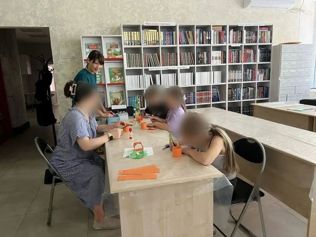 В рамках межведомственного взаимодействия в отделении социальной помощи семьям с детьми обособленного подразделения г. Бердянск ГБУ «Комплексный центр социального обслуживания населения» Министерства труда и социальной... В рамках межведомственного взаимодействия в отделении социальной помощи семьям с детьми обособленного подразделения г. Бердянск ГБУ «Комплексный центр социального обслуживания населения» Министерства труда и социальной...