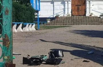 Беспилотник застрял в воротах: Саперы убрали дрон, оказавшийся на территории запорожского храма