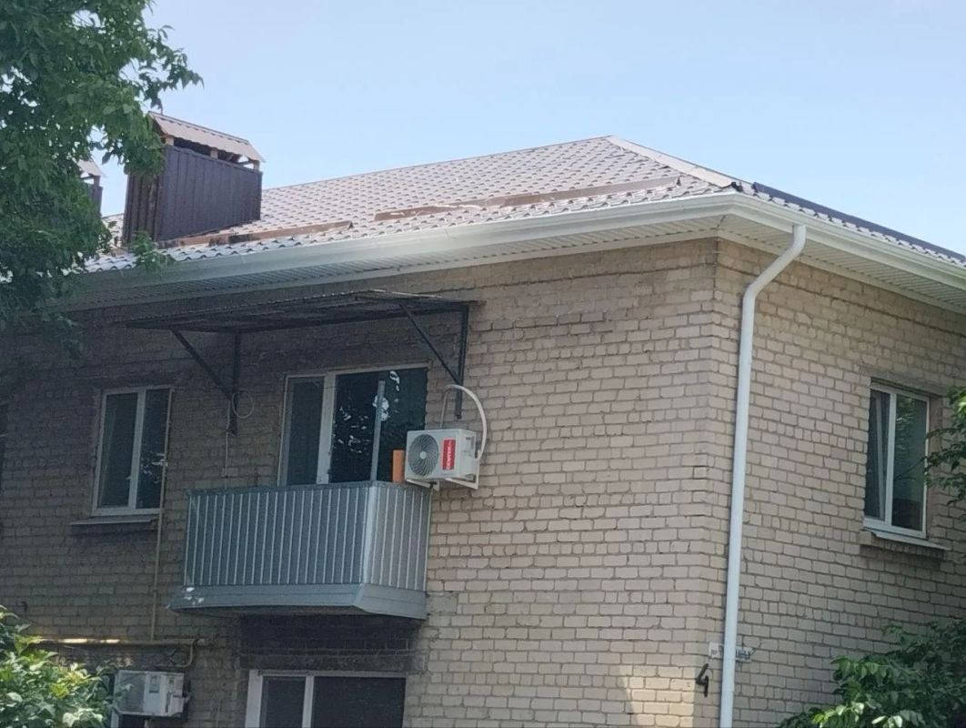 Дагестанские строители завершили капремонт кровли в многоквартирных домах № 4 и № 6 по улице Фестивальной в пгт Михайловка Дагестанские строители завершили капремонт кровли в многоквартирных домах № 4 и № 6 по улице Фестивальной в пгт Михайловка